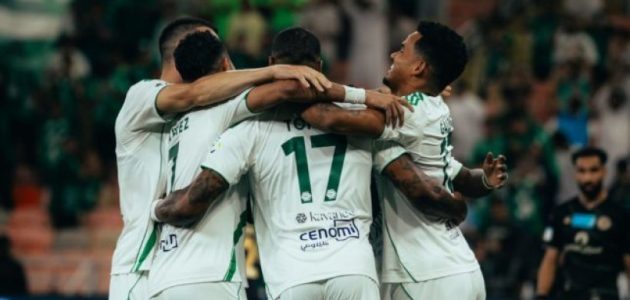 الأهلي يضرب ضمك بثلاثية ويواصل الضغط على النصر